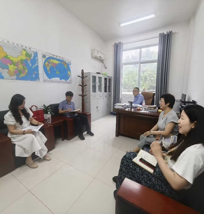 小孩们在房间里AI 生成的内容可能不正确。